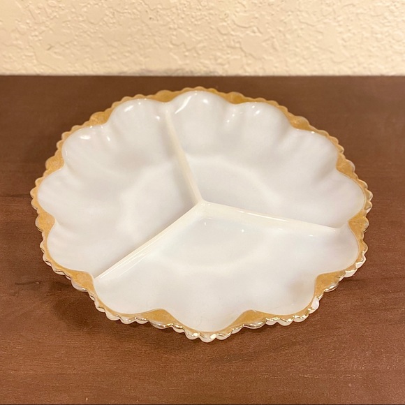 Donated -Vtg Anchor Hocking Milk Glass Divided - Picture 3 of 3